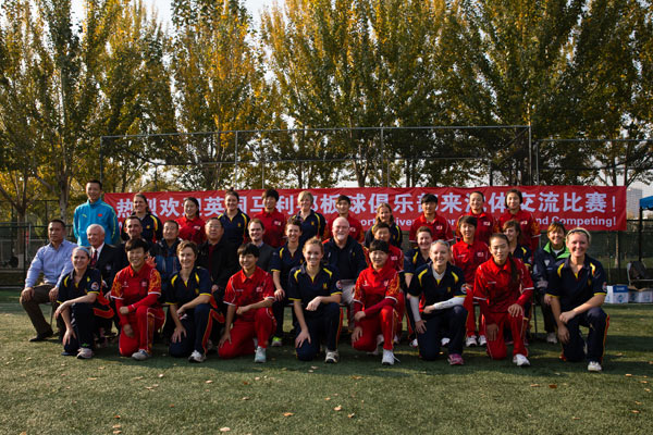 中国女子板球队与玛丽波恩俱乐部女队开展交流比赛