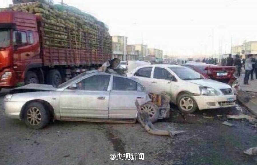 青海发生特大交通事故 致8死15伤