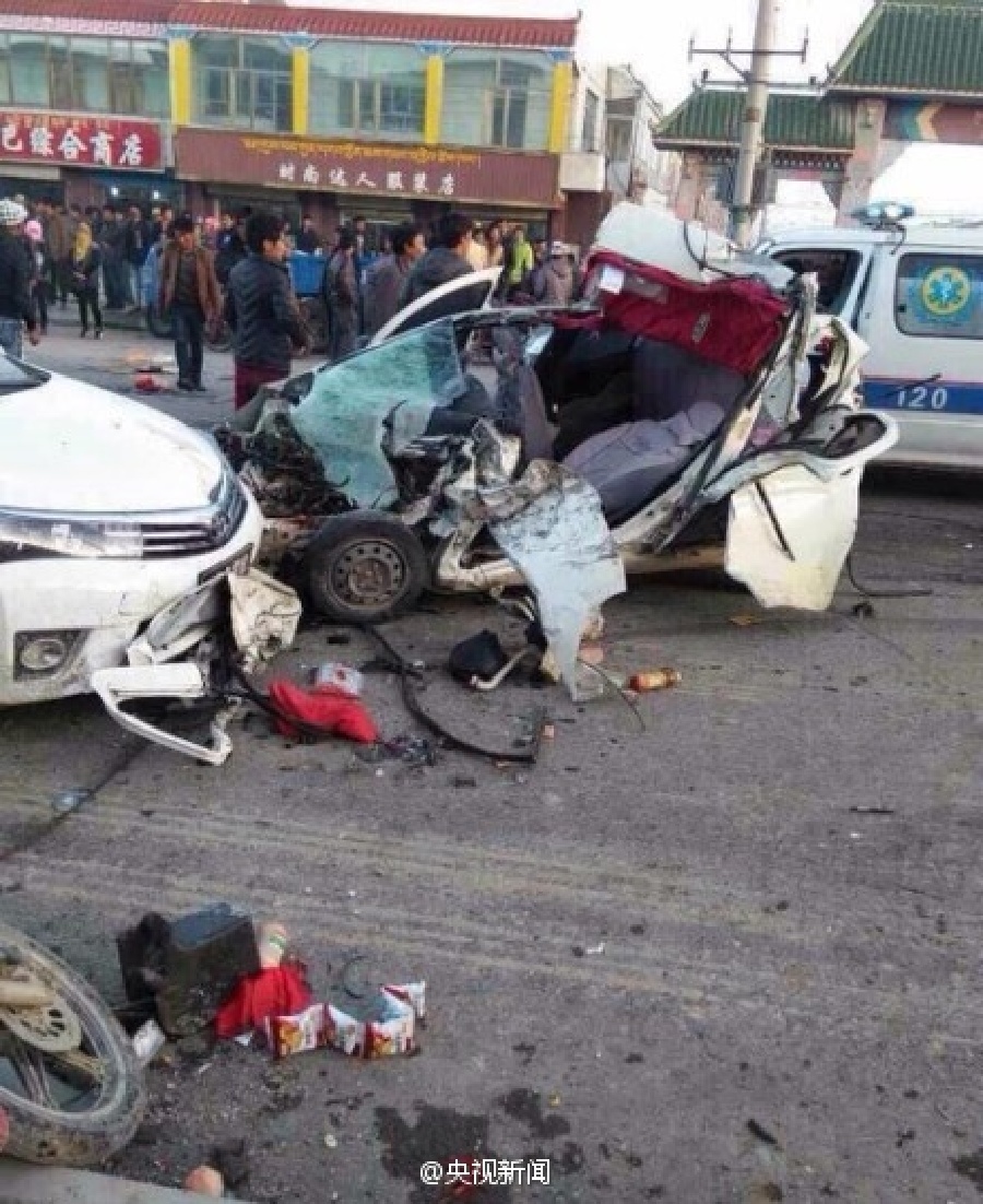 青海发生特大交通事故 致8死15伤