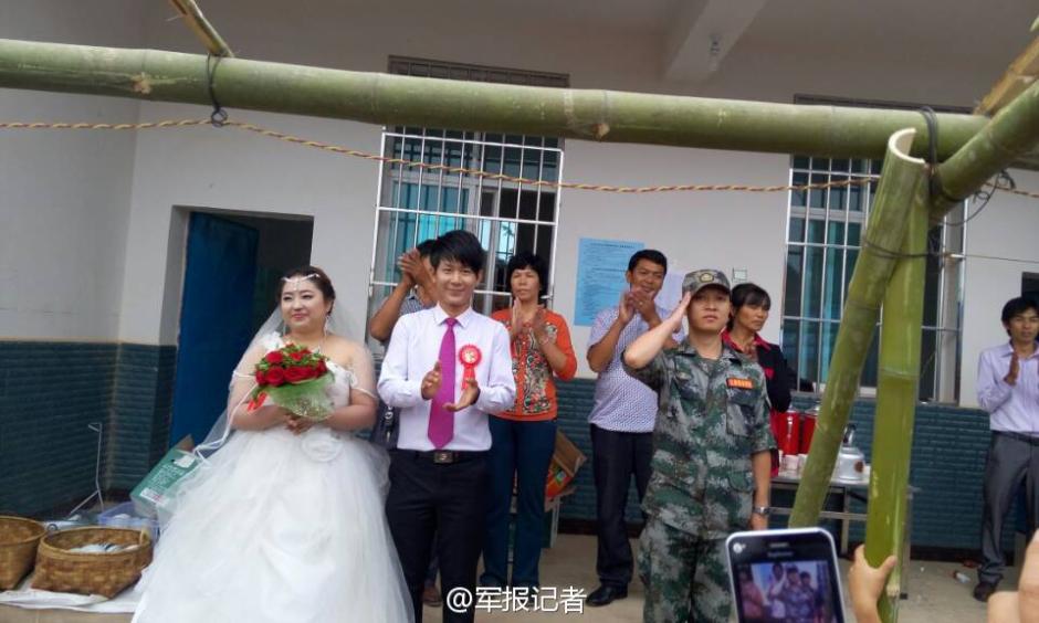 云南景谷地震灾区 帐篷婚礼如期举行