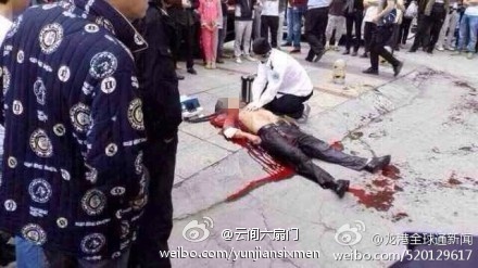 温州男子被当街割喉 捂伤口走70米倒下身亡