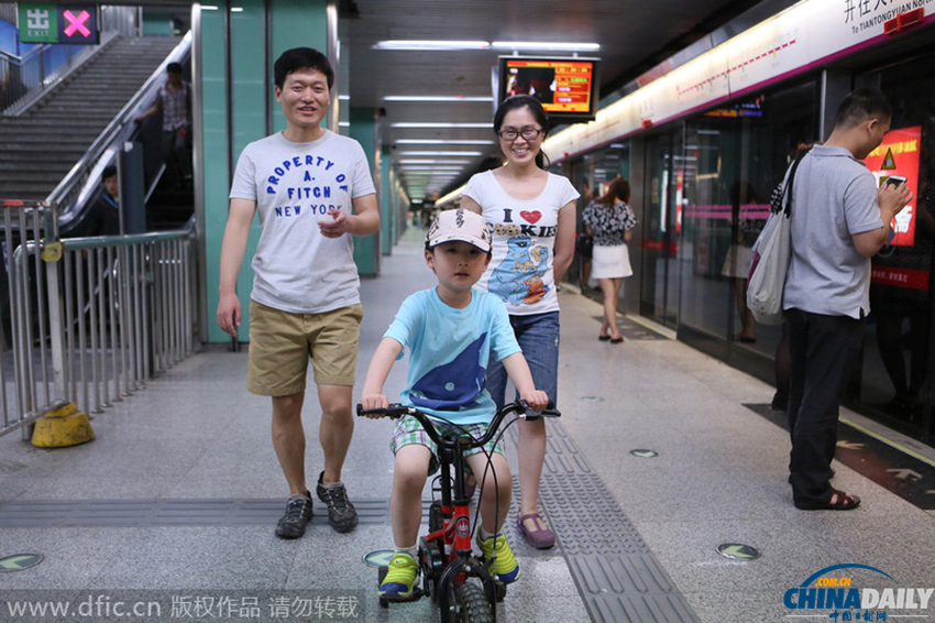 最后的记忆：实拍北京地铁“2元时代”众生相