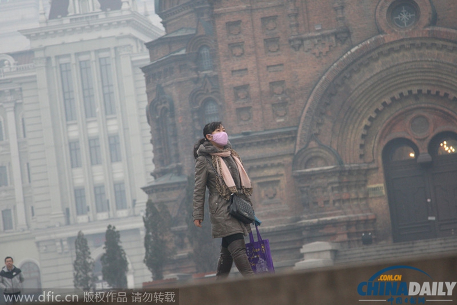 哈尔滨陷严重雾霾天气