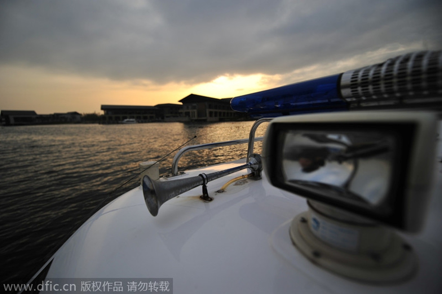 北京“水上警察”24小时保障APEC安全