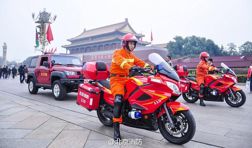 新型消防摩托值守北京天安门 迎接APEC峰会