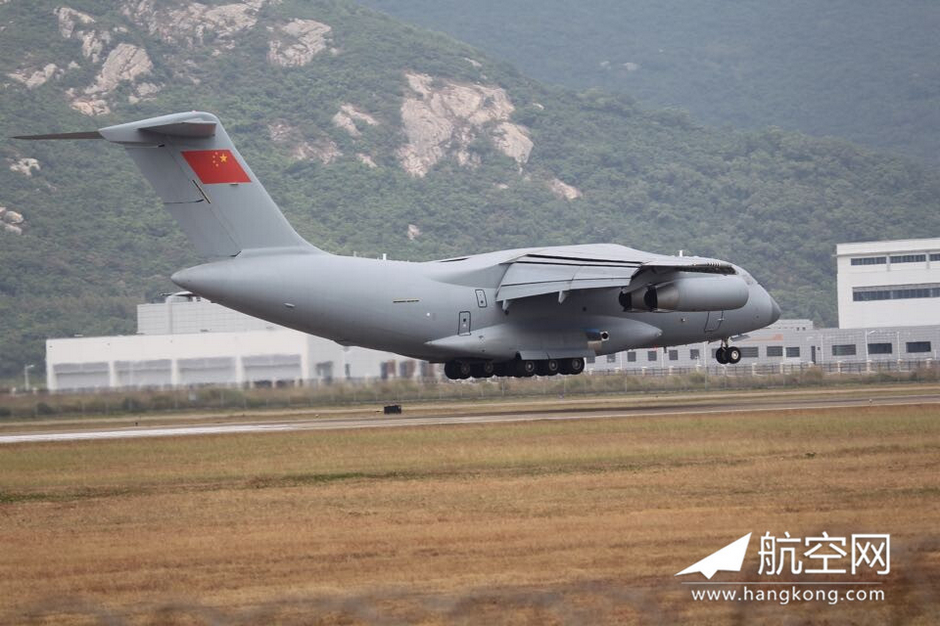 國產大型運輸機運20飛抵珠海 首次公開亮相