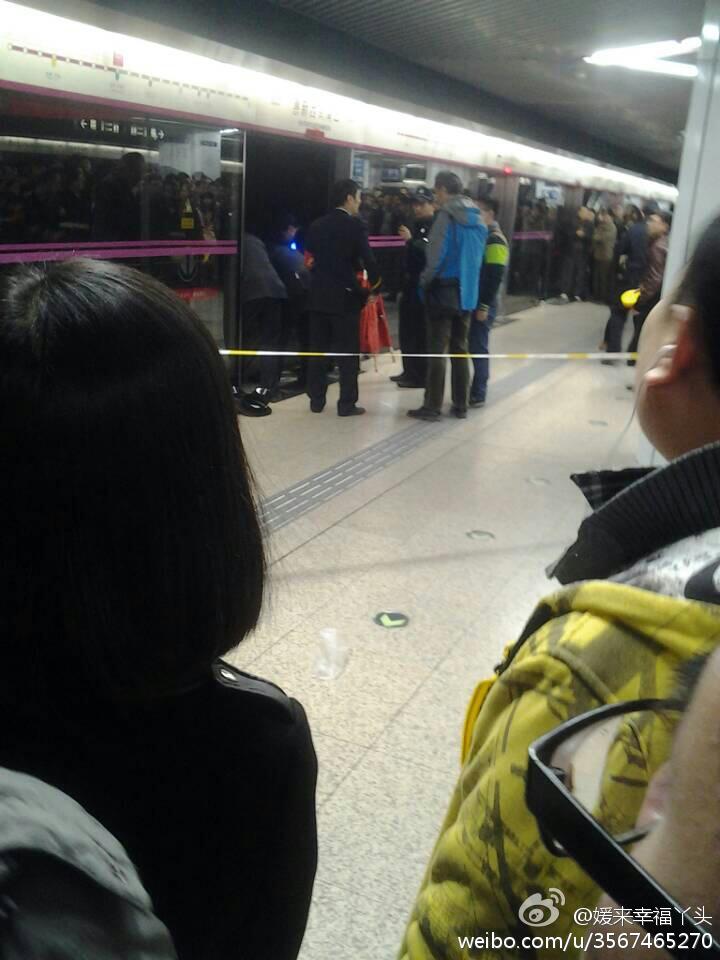 北京地铁5号线夹死人图片