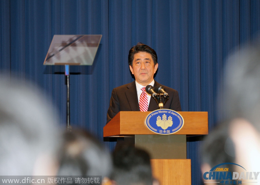 日本首相安倍晋三在京举办新闻发布会