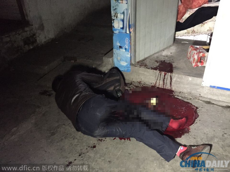 南京两男子挥刀追逐 一男子倒血泊中腿部大动脉被刺