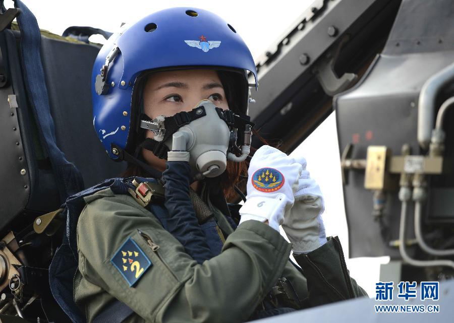 中国空军女飞行员“领舞”中国航展
