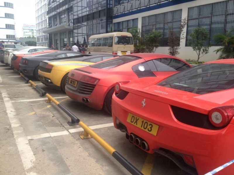 多辆香港豪车过境到深圳飙车被查扣