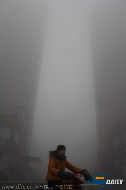 华东遭遇雾霾 山东局地能见度小于50米