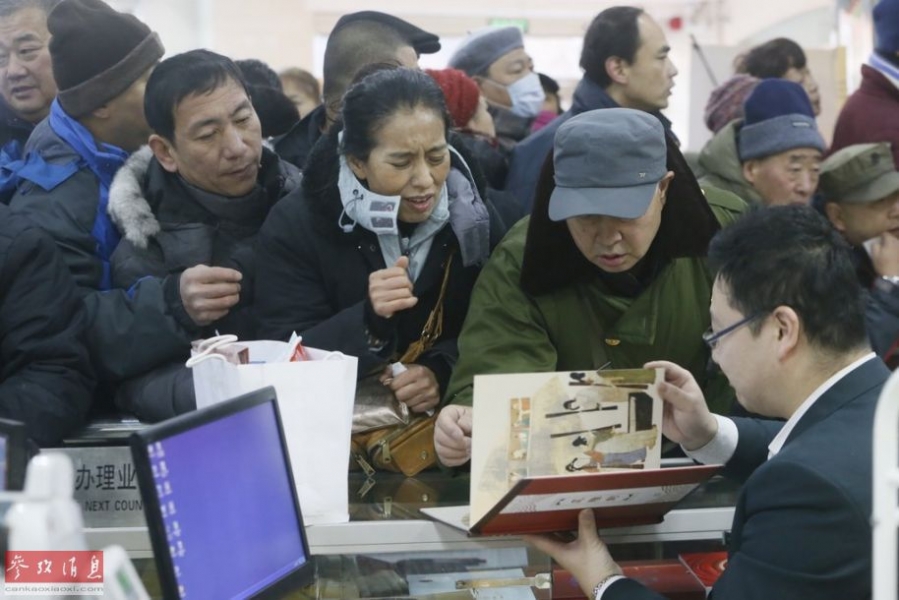 北京市民为抢3D邮册 “闯”邮局