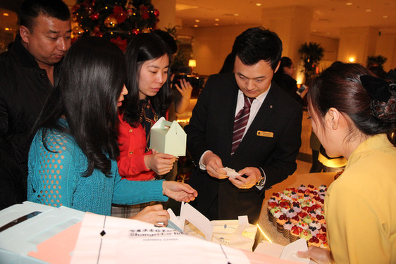 哈尔滨香格里拉大酒店举行圣诞点灯仪式暨慈善义卖活动
