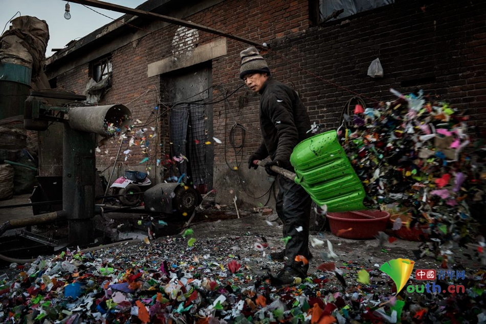 北京五环外“垃圾村”里的拾荒者