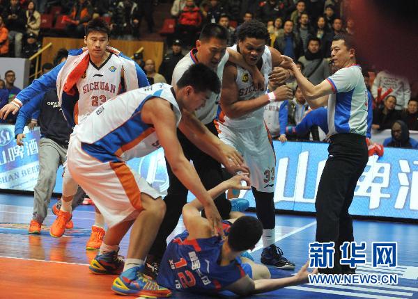 CBA：四川与天津比赛球员发生冲突