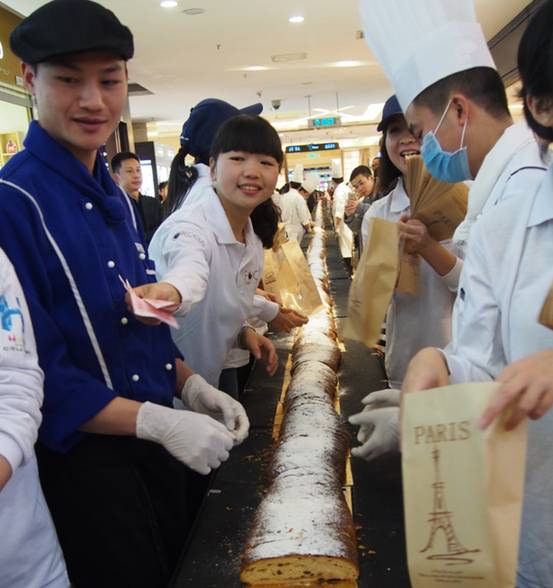 贵阳凯宾斯基：打造城市最长面包为山区儿童筹善款