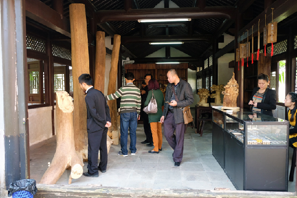 2015第四届中国(海南)国际沉香旅游交易博览会在文笔峰开幕