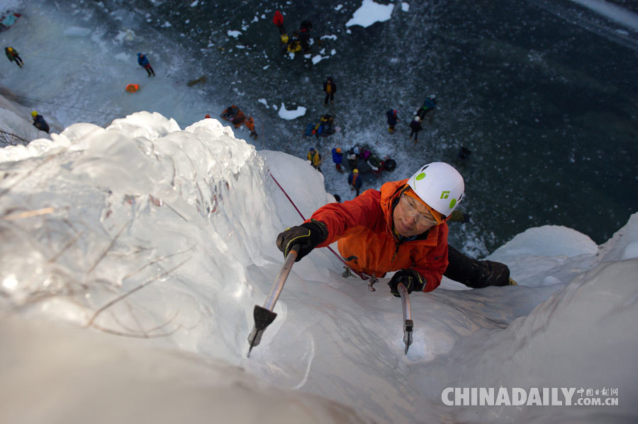 北京：攀冰带火冬季运动