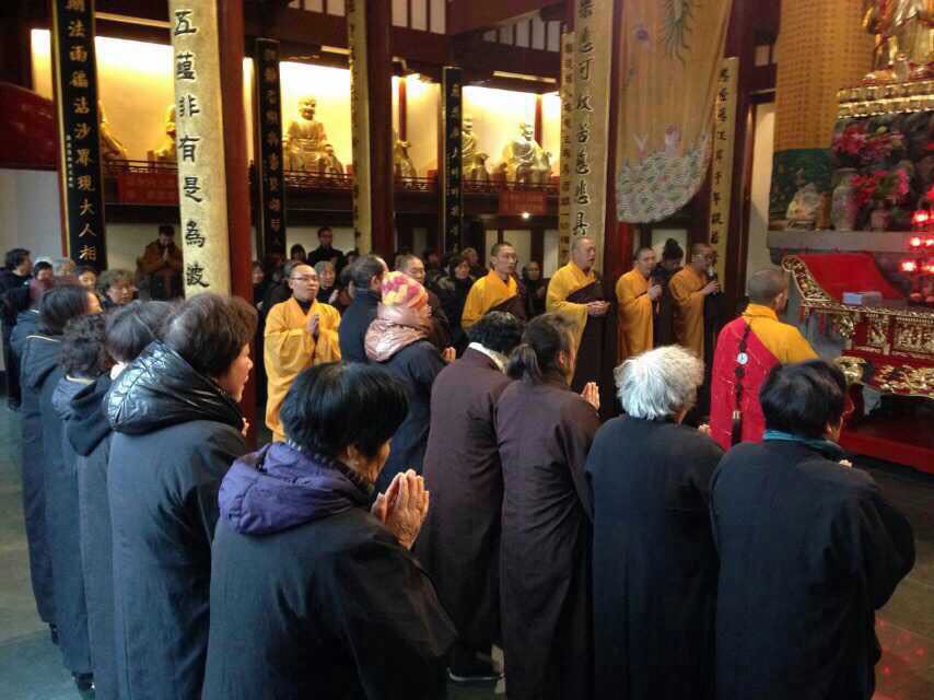 上海二严寺为外滩踩踏事故遇难者举行超度祈福法会