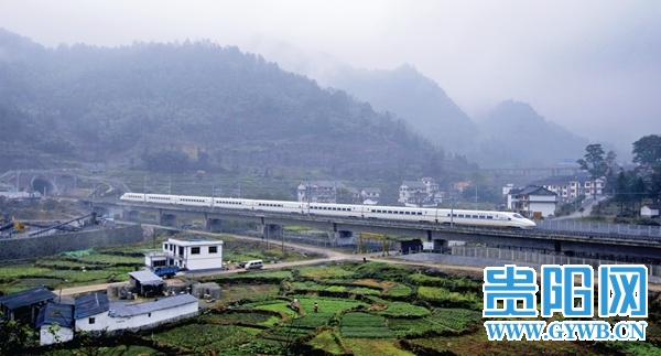 贵广高铁开通运营满月 28万旅客通过动车出行