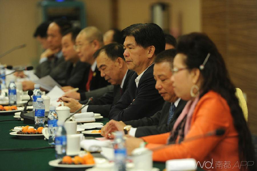 无人发言尴尬政协会议 “豪华阵容”每人每天发180元伙食费