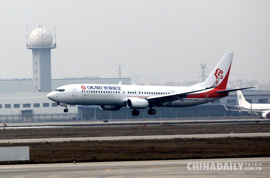 奥凯航空引进中国第一架波音737-900ER客机