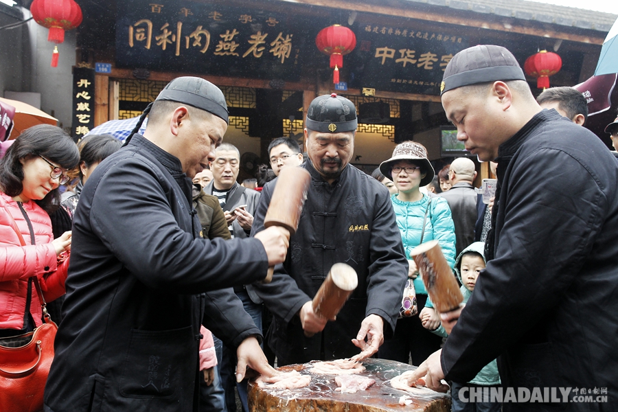 走基层：福州羊年春节街头见闻 “肉燕”热卖