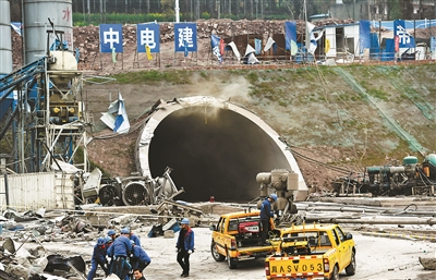 成都一隧道发生爆炸22人受伤 其中1死2重伤