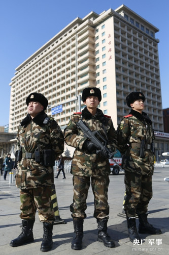 全国“两会”临近 北京武警全面提升安保等级