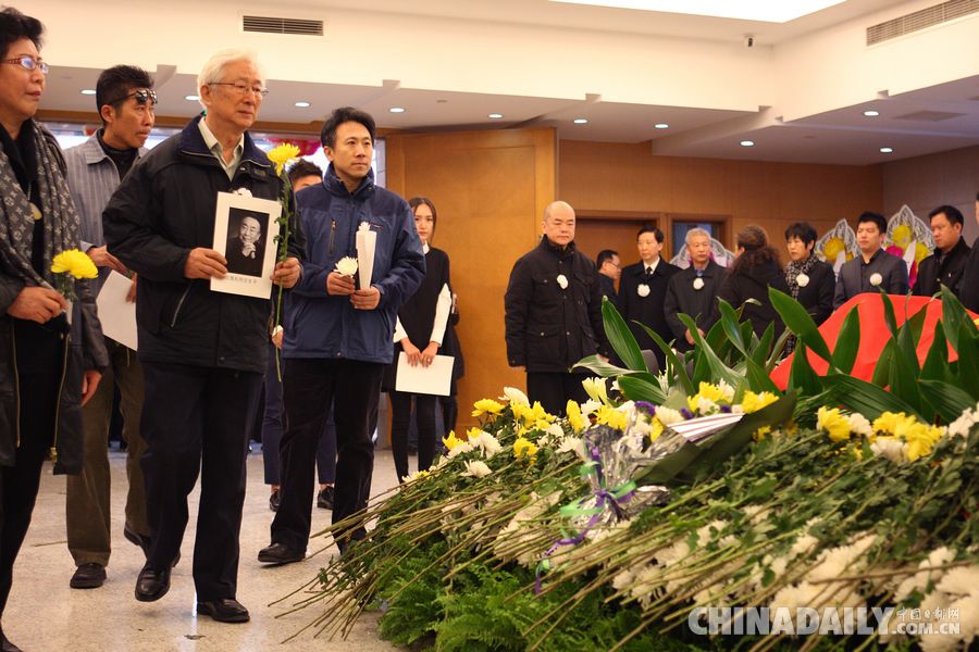 著名摄影家吕厚民遗体告别仪式在北京举行