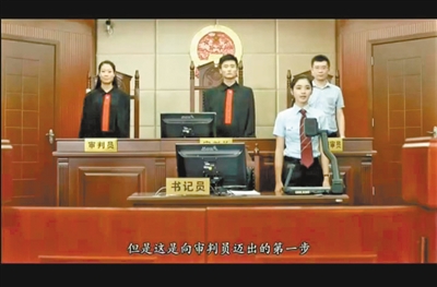 重庆法院版《匆匆那年》爆红 高颜值演绎青涩恋情