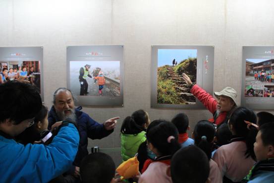 “共圆中国梦，关心下一代”摄影展在桂林隆重展出