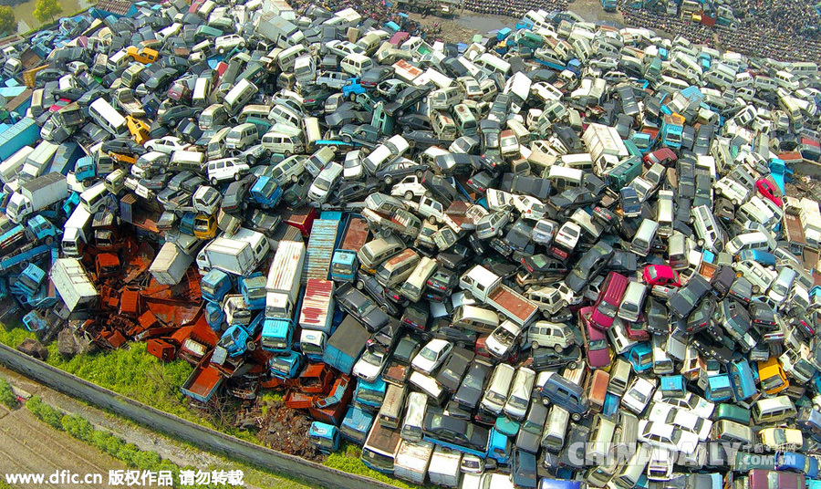 航拍杭州“汽车坟场” 废旧车辆堆积如山[组图]