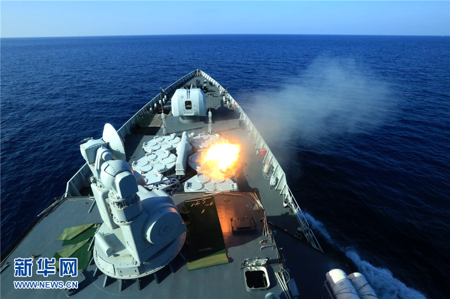 中国海军第二十批护航编队进行武器实弹射击训练