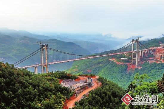 云南普立特大桥主体工程完工 属国内山区高速公路首座钢箱梁悬索特大桥