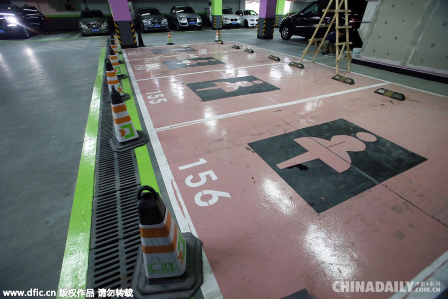 图片精选：上海一车库现女性专用停车位