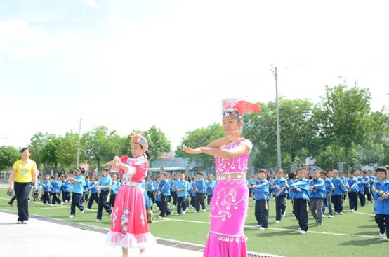 塔城市各小学开展民族集体舞进校园活动 共促民族团结