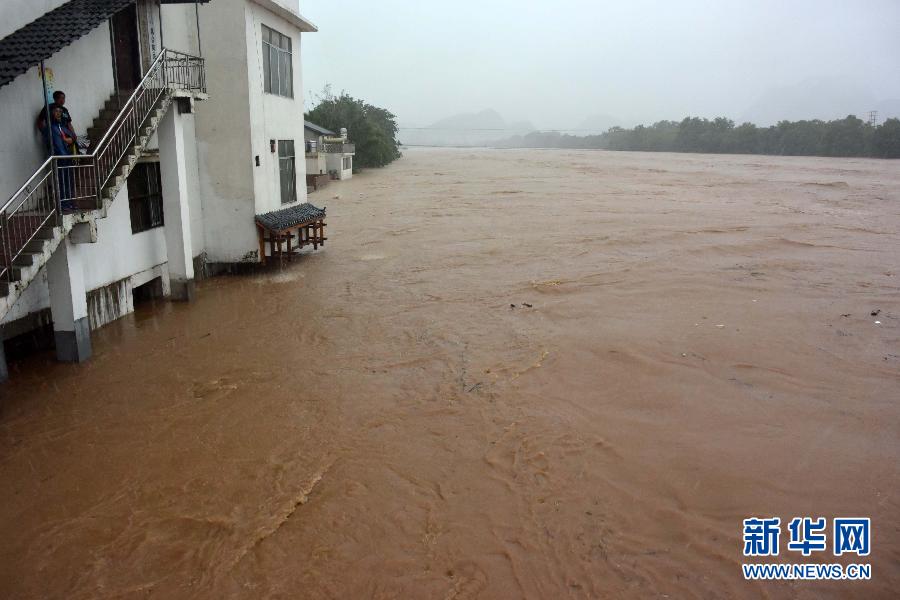 洪水围困广西加会