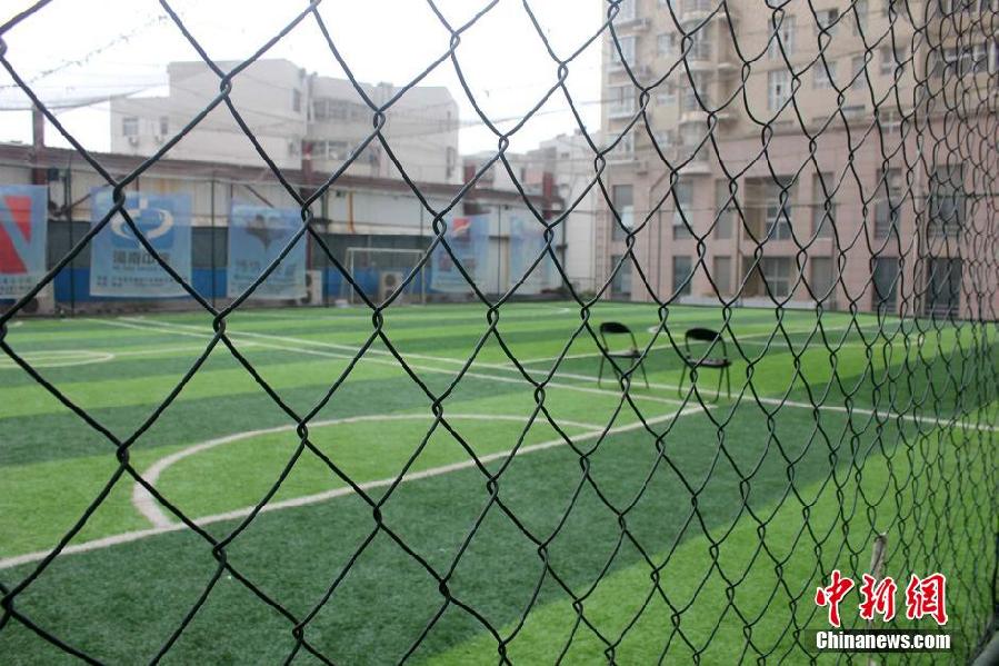 郑州足球爱好者自建“空中足球场”