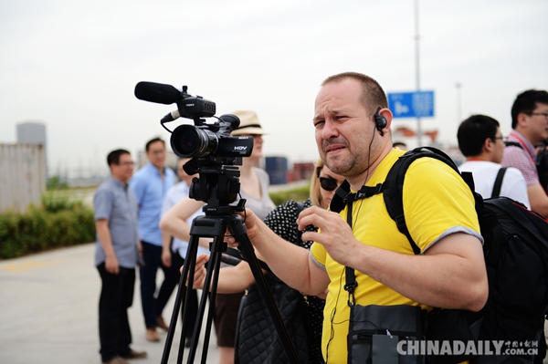 中东欧国家记者团访问河南