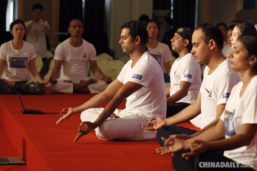北京迎接首个“国际瑜伽日”