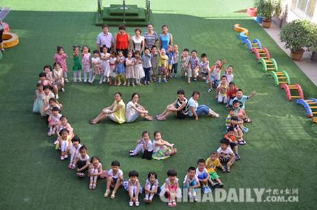 河北迁安市市直幼儿园为孩子拍摄超萌毕业照