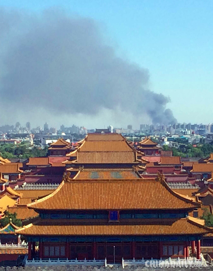 北京大红门桥附近起火