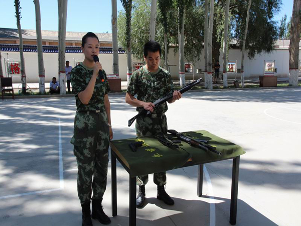 庆“八·一” 共叙警民鱼水情--新疆哈密市工商局、私个协会、住村“访惠聚”工作组联合慰问沁城边防派出所官兵