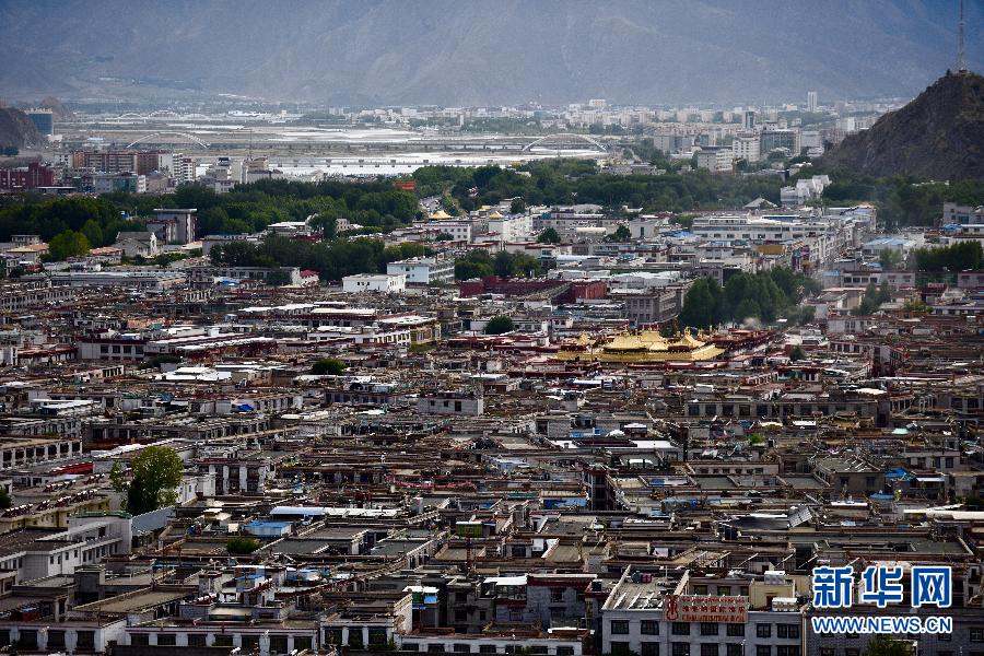 西藏五十年 千年古城拉萨展新颜