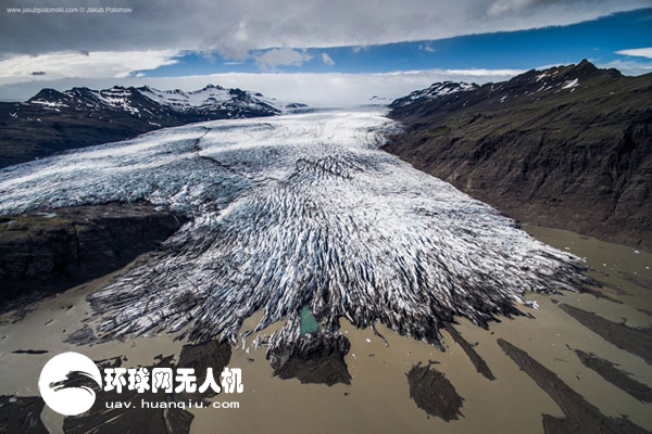 美轮美奂！摄影师用无人机发现冰岛之美