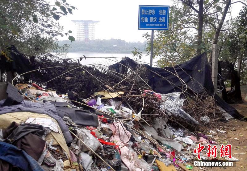 郑州一级水源保护地常庄水库 垃圾成山臭气弥漫