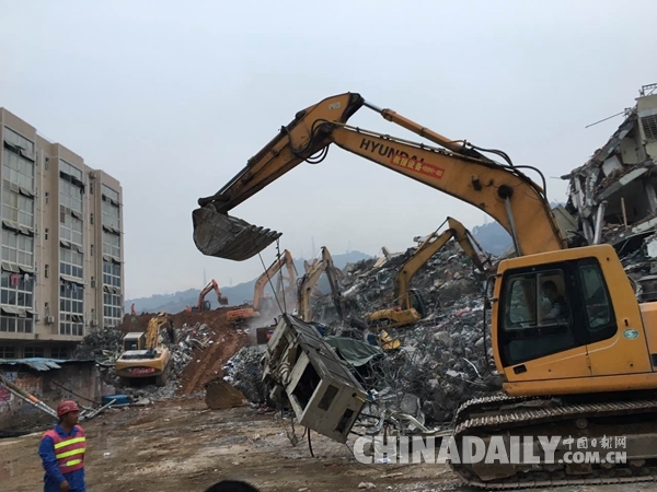 深圳山体滑坡事发区有强烈生命迹象 消防人员全力抢救