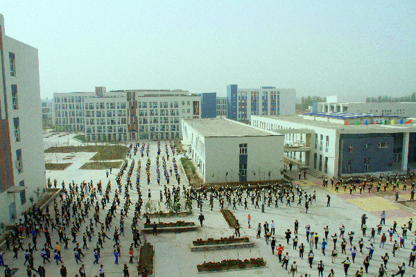 喀什市推进学校标准化建设促进义务教育均衡发展